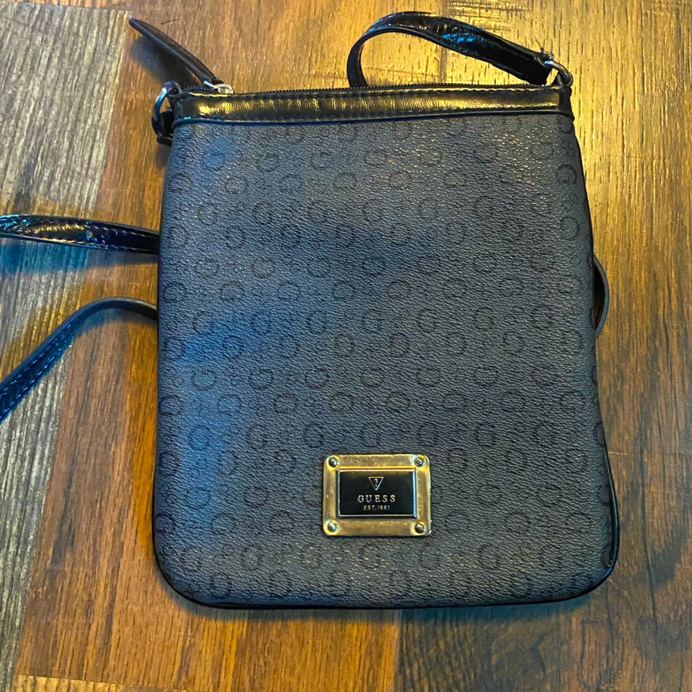 Guess crossbody purse
